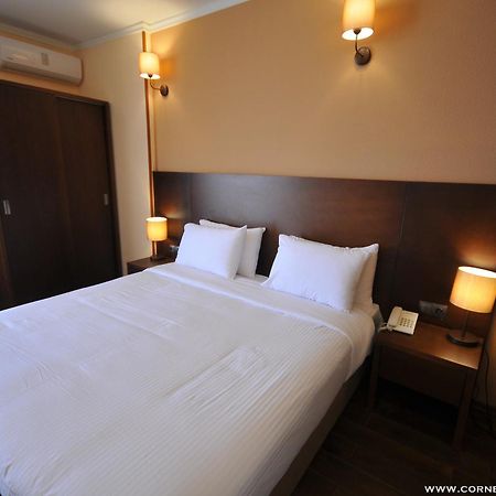 Hotel Corner Inn Batoumi Extérieur photo